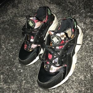 Limited edition floral huaraches